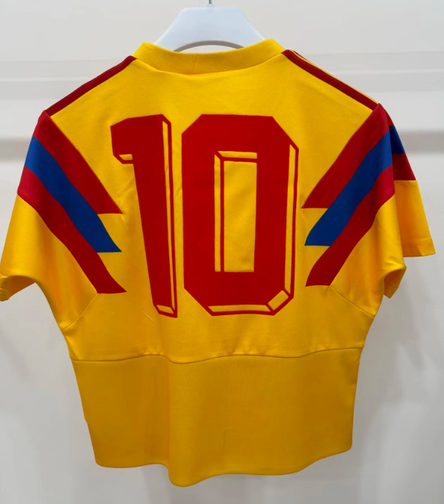 Cropped Colombia Retro Home 1990