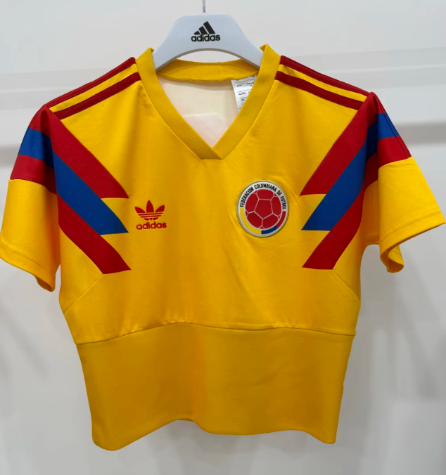 Cropped Colombia Retro Home 1990